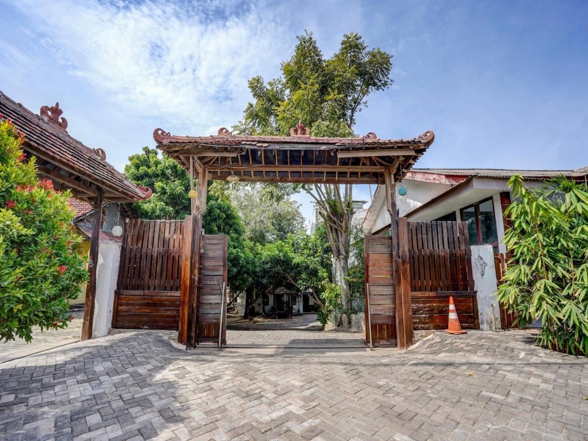 Oyo 3710 Izzi Hotel Lamongan Extérieur photo