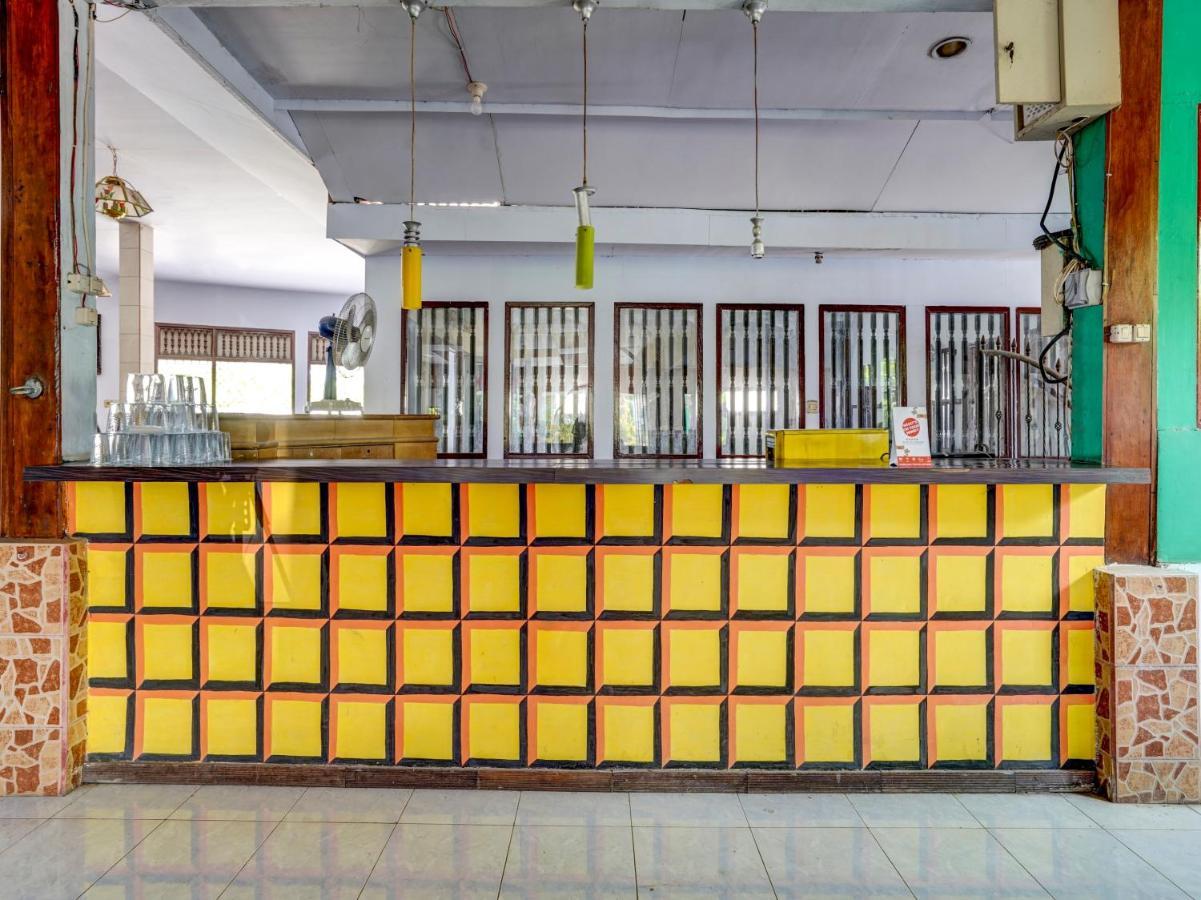 Oyo 3710 Izzi Hotel Lamongan Extérieur photo