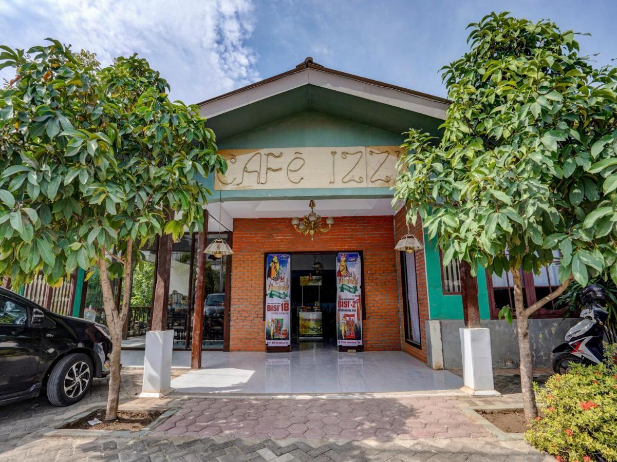 Oyo 3710 Izzi Hotel Lamongan Extérieur photo