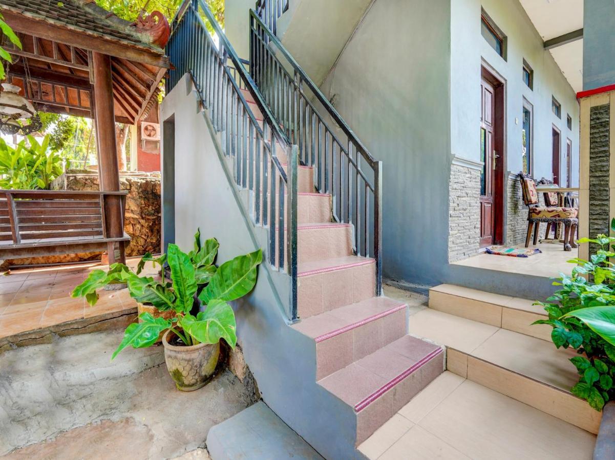 Oyo 3710 Izzi Hotel Lamongan Extérieur photo