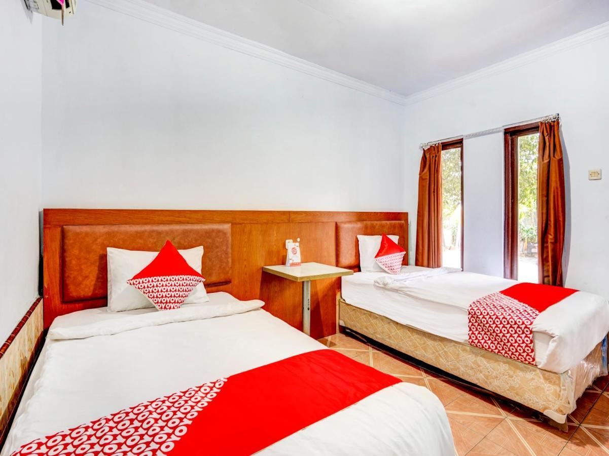Oyo 3710 Izzi Hotel Lamongan Extérieur photo